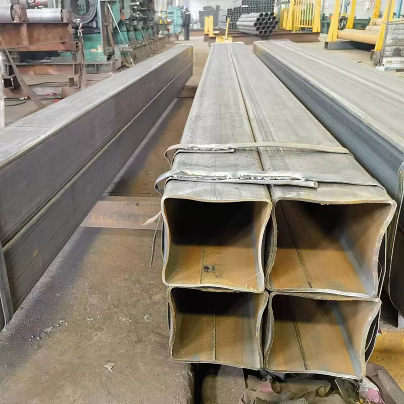 Μαύρος ορθογώνιος σωλήνας μεγάλου διαμετρήματος