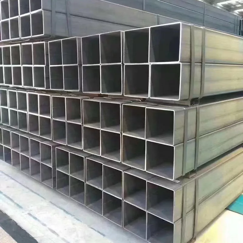 Μαύρος ορθογώνιος σωλήνας με ίσια σχισμή